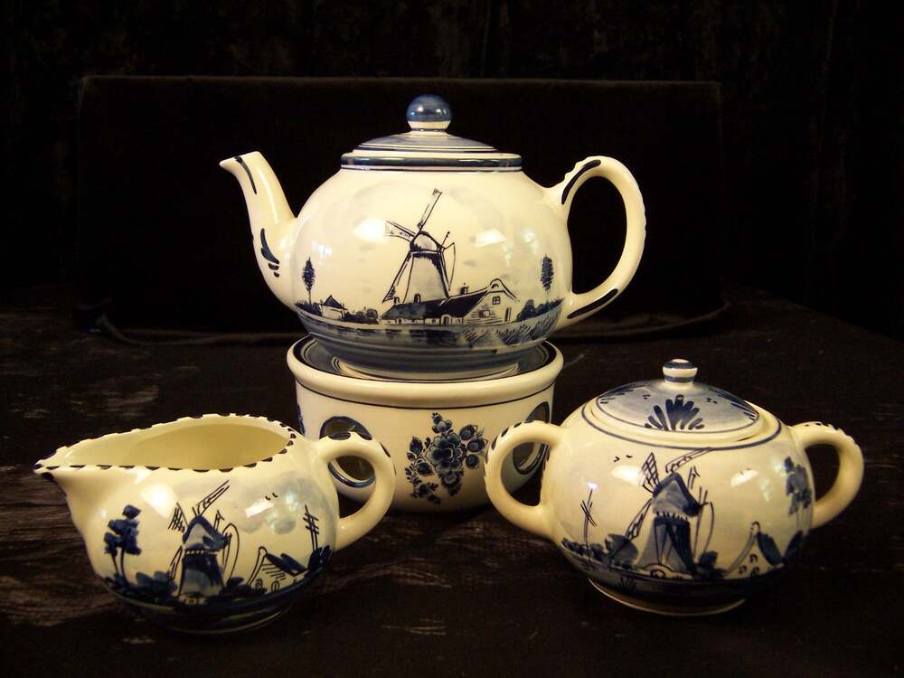 Authentic VTG Montagne Delft Blue 4-Piece Teapot, Warmer, Sugar & Creamer Set